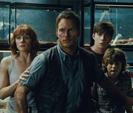 Claire, Owen, Zach y Gray refugiándose