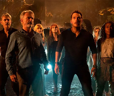 Ian Malcolm, Alan Grant, Ellie Sattler, Claire, Owen y Maisie en la selva