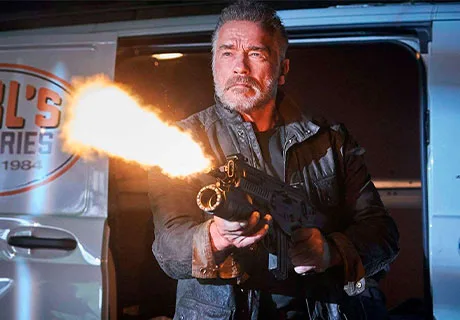 Terminator T-800 disparando desde una furgoneta