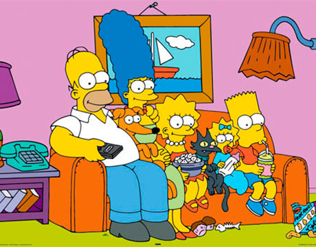 La Familia Simpson sentándose en su sofá