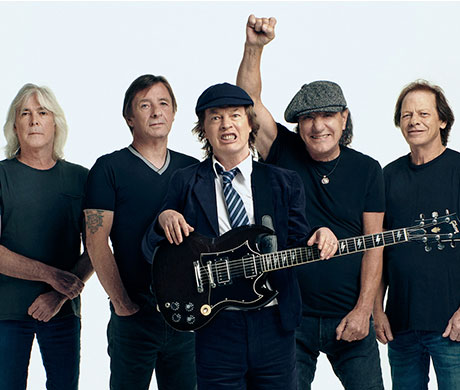 Fotografía de Cliff Williams, Phil Rudd, Angus Young, Brian Johnson y Stevie Young de la manda ACDC en 2023.