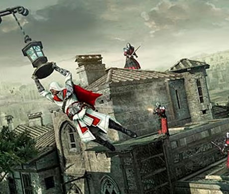 Imagen de Ezio escapando de unos guardias haciendo parkour en el juego Assassin's Creed: Brotherhood.